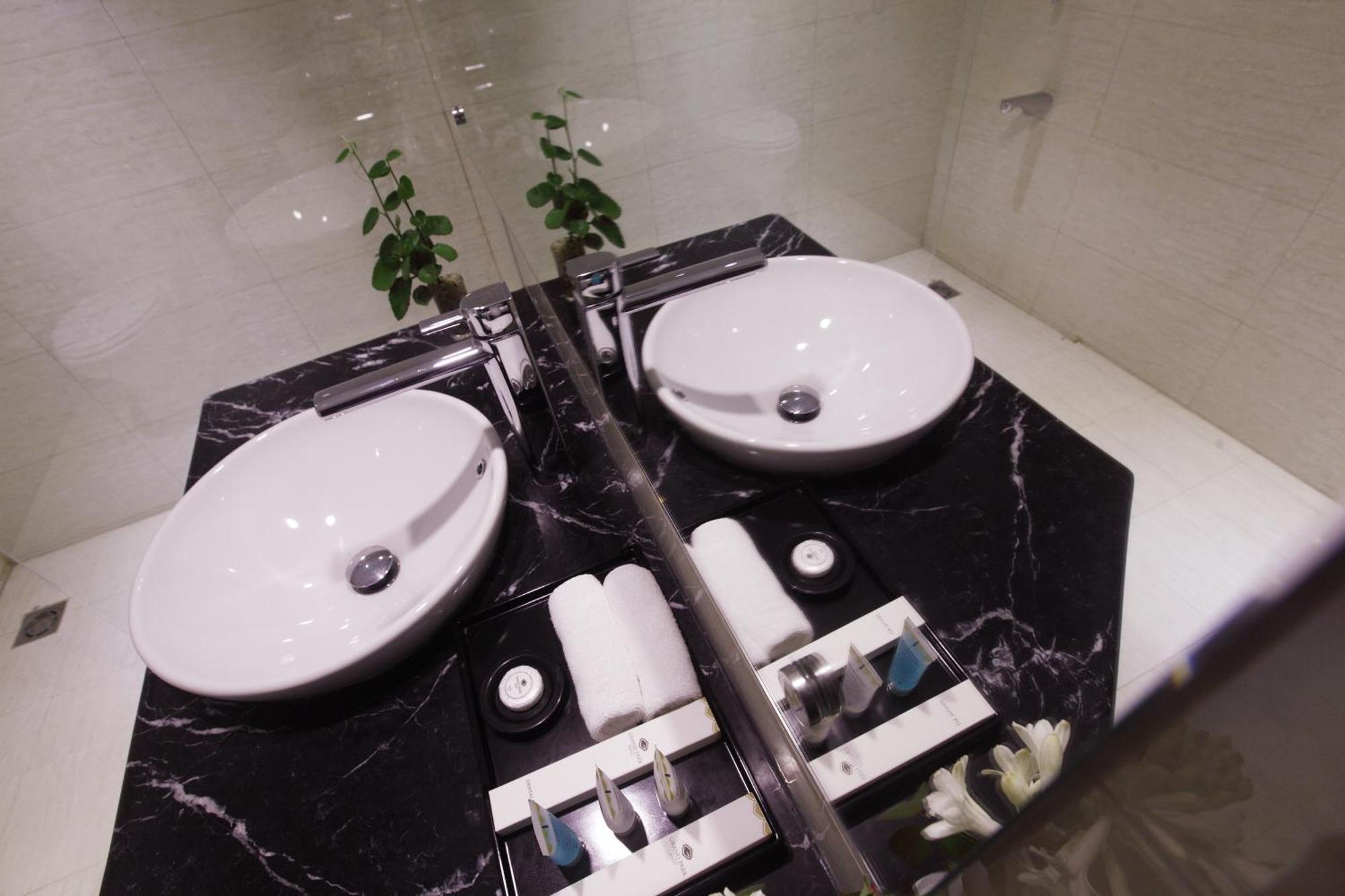 Hotel Grand Park Barishal المظهر الخارجي الصورة