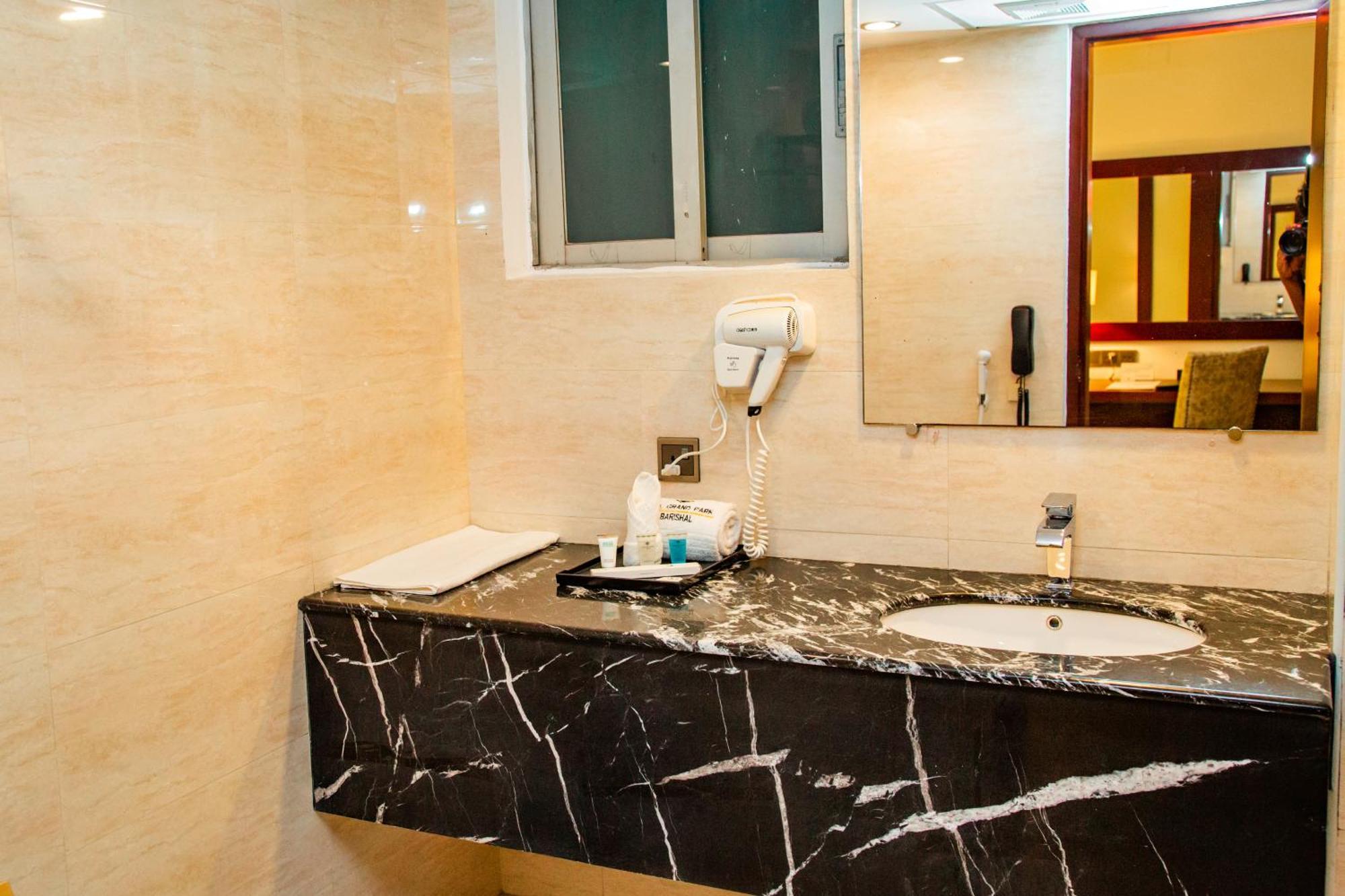 Hotel Grand Park Barishal المظهر الخارجي الصورة